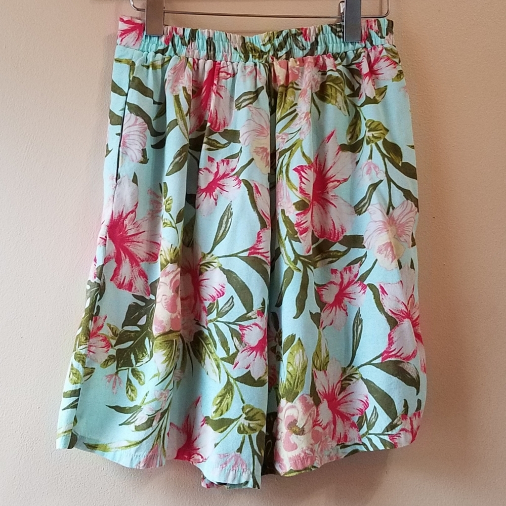 Forever 21 Tropical Print Women's Shorts - Picture 2 of 3